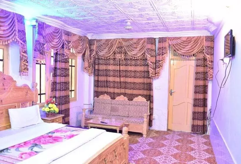 The Rose Palace Hotel & Restaurant