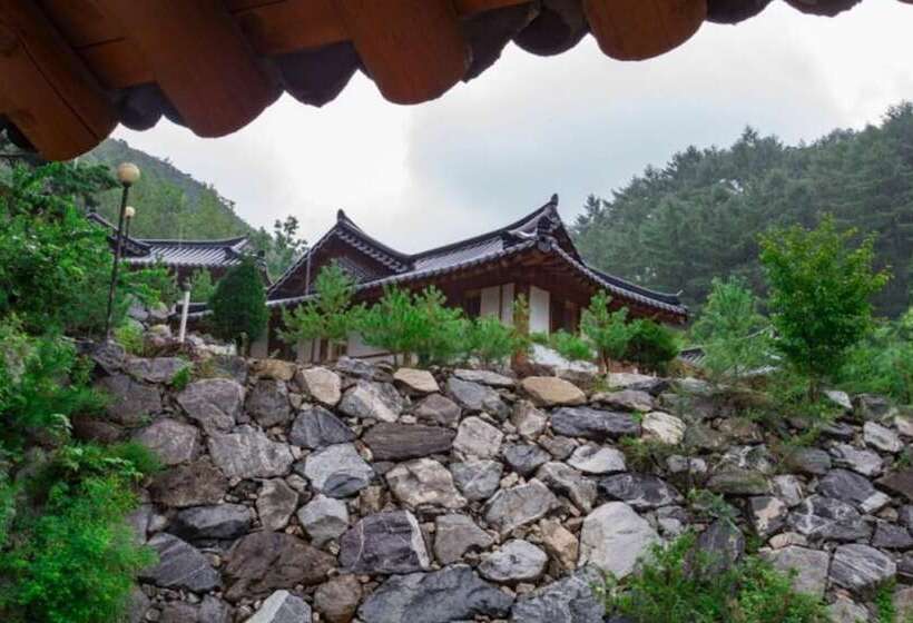 Chungju Solnaeeum Hanok Pension