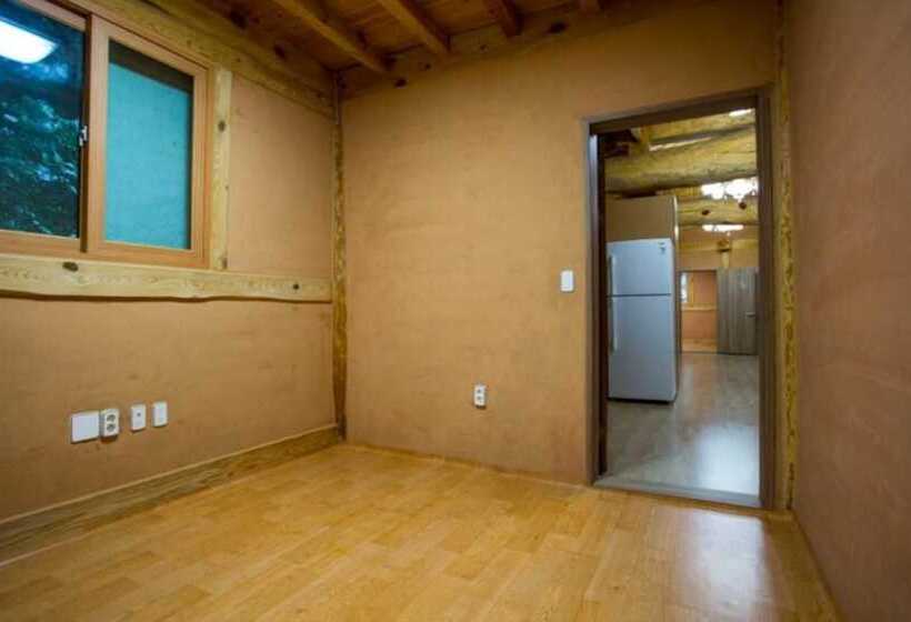 Chungju Solnaeeum Hanok Pension