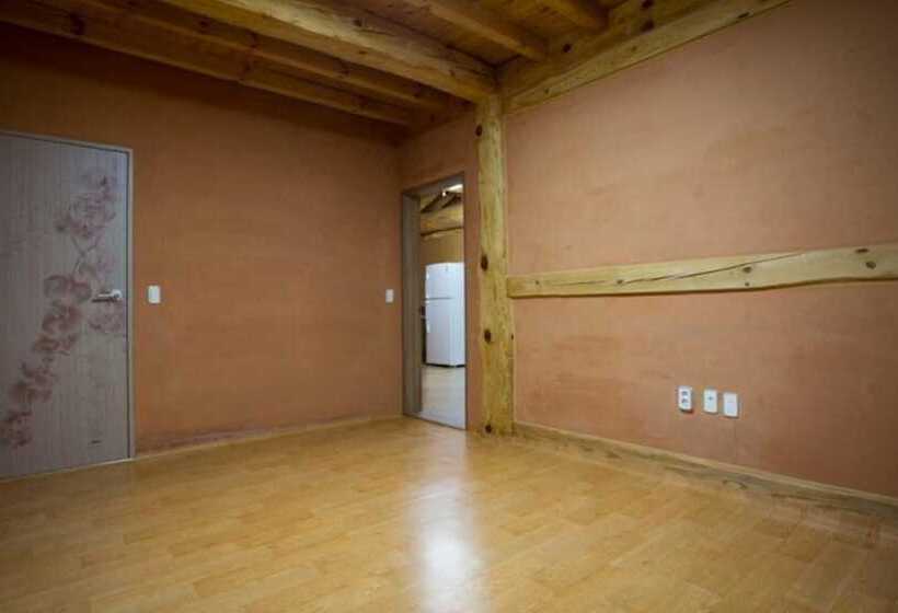 Chungju Solnaeeum Hanok Pension