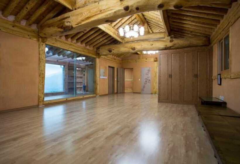 Chungju Solnaeeum Hanok Pension