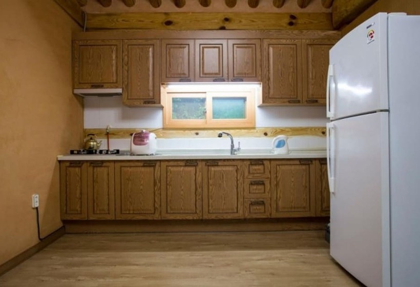 Chungju Solnaeeum Hanok Pension