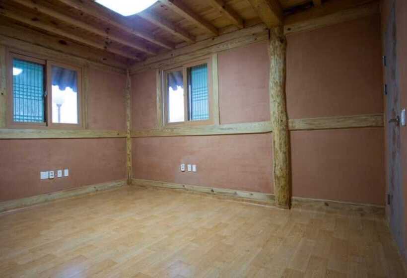 Chungju Solnaeeum Hanok Pension