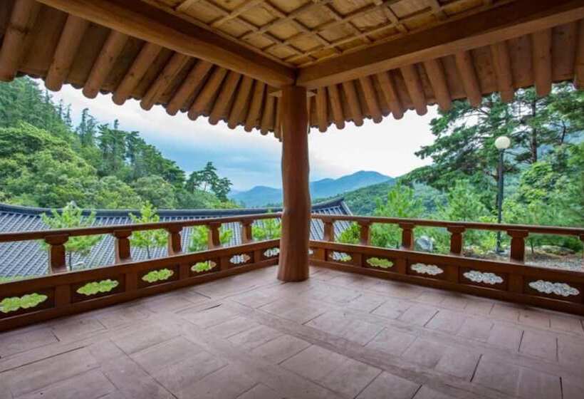 Chungju Solnaeeum Hanok Pension