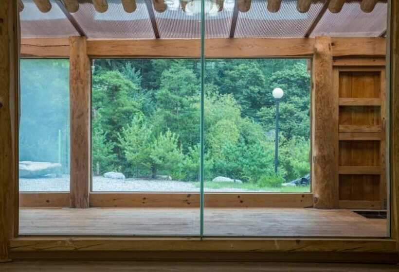 Chungju Solnaeeum Hanok Pension
