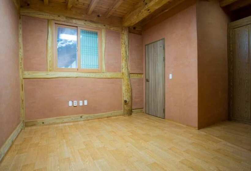 Chungju Solnaeeum Hanok Pension