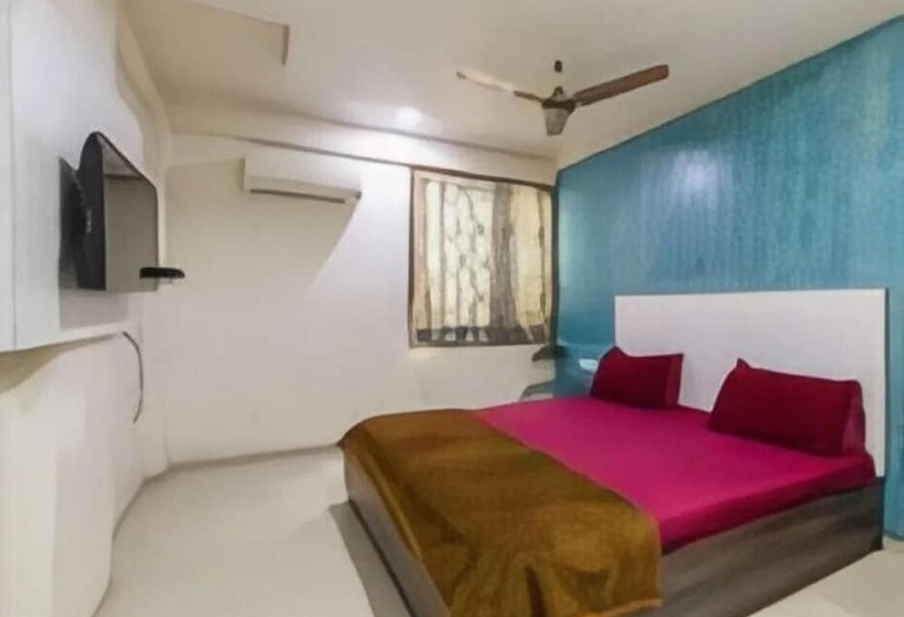 בית מלון כפרי Ganesh Banquet Dining And