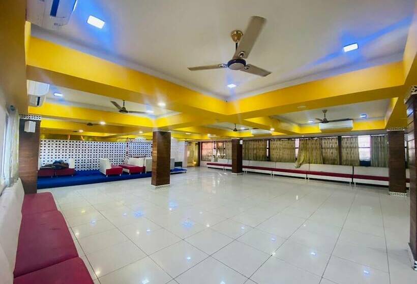 בית מלון כפרי Ganesh Banquet Dining And