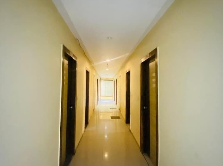 בית מלון כפרי Ganesh Banquet Dining And