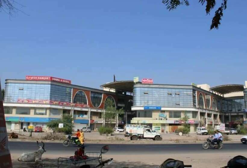 בית מלון כפרי Ganesh Banquet Dining And