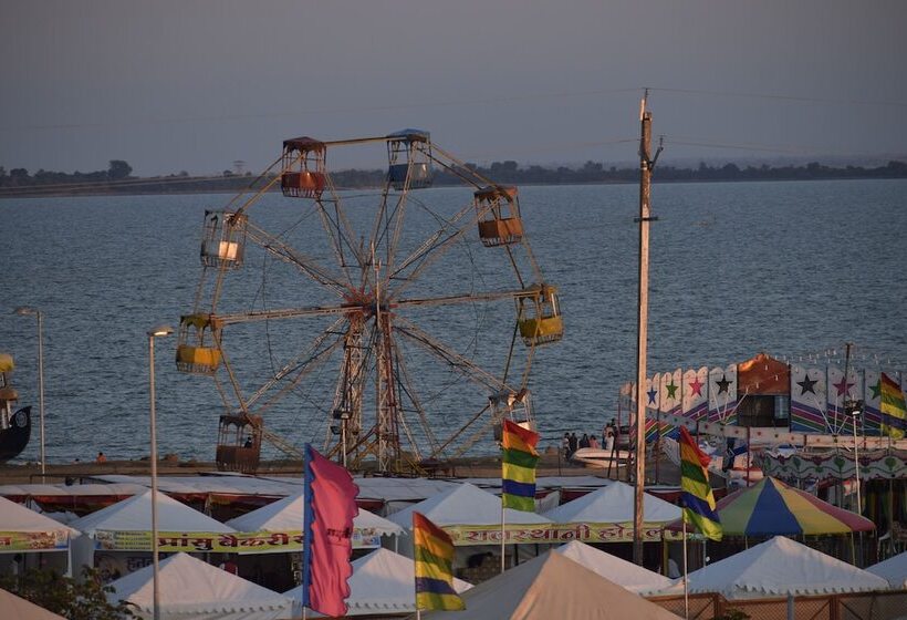 酒店 Hanuwantiya Tent City Jal Mahotsav