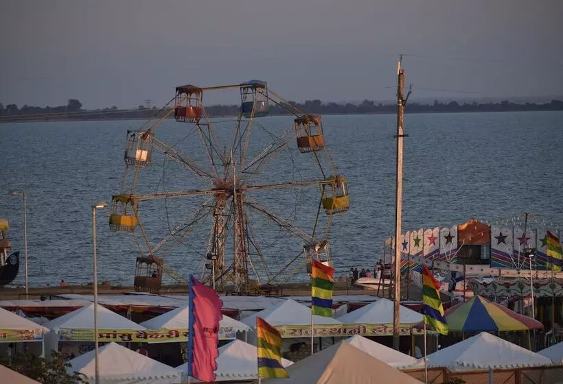 Hotelli Hanuwantiya Tent City Jal Mahotsav