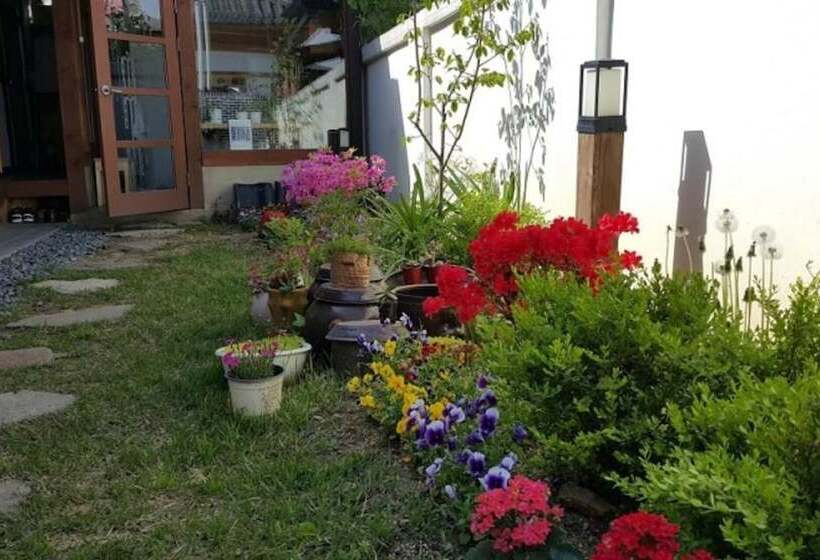 Jeonju Moheon Hanok Pension