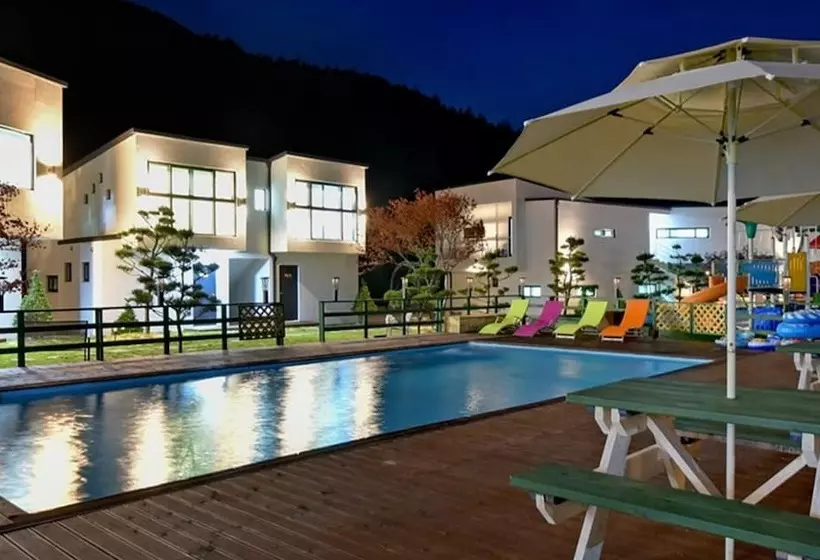 ペンション Muju The Haru Pool Villa