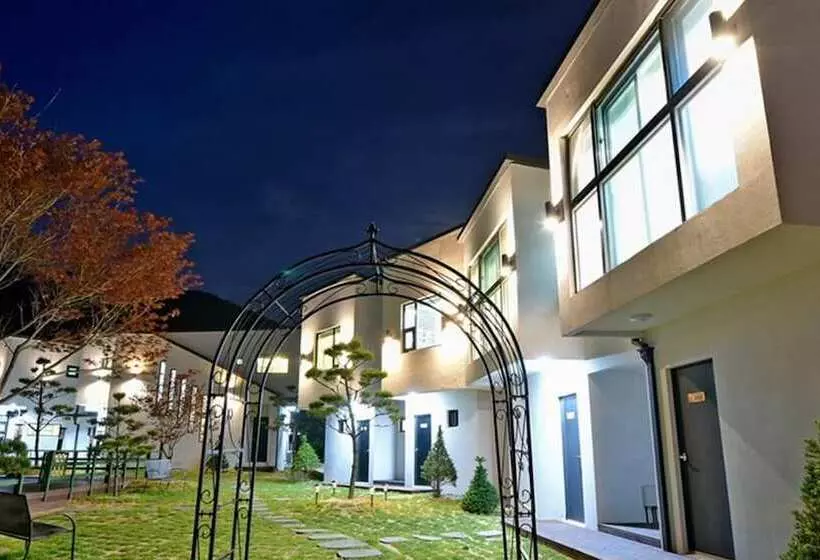 ペンション Muju The Haru Pool Villa
