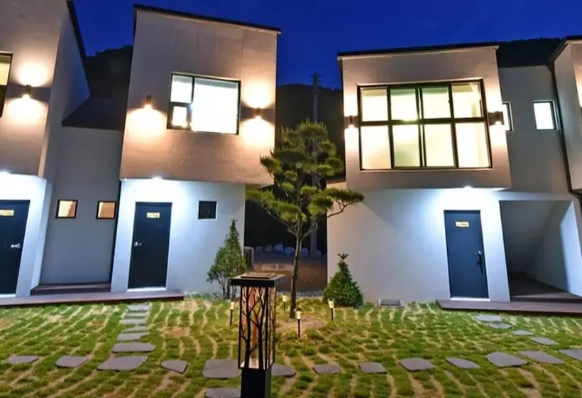 ペンション Muju The Haru Pool Villa