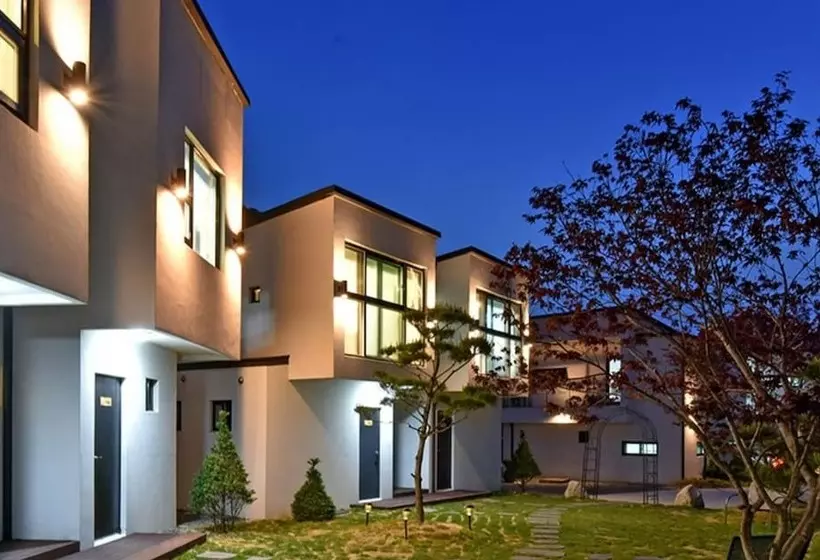 ペンション Muju The Haru Pool Villa