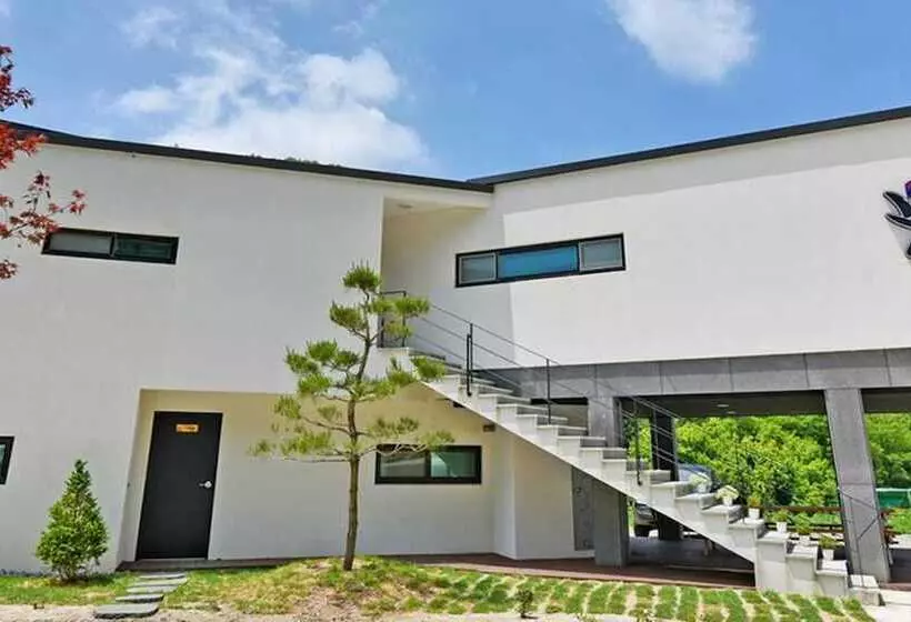 ペンション Muju The Haru Pool Villa