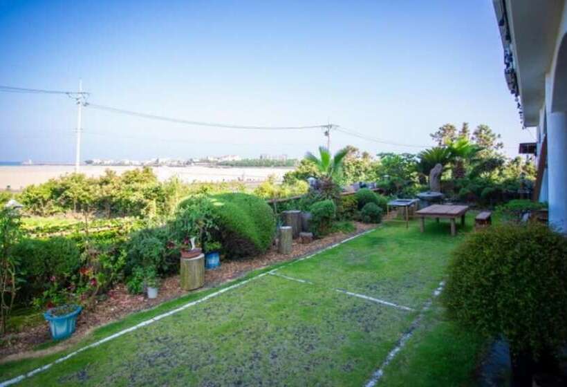 Seogwipo Hwamok Pension