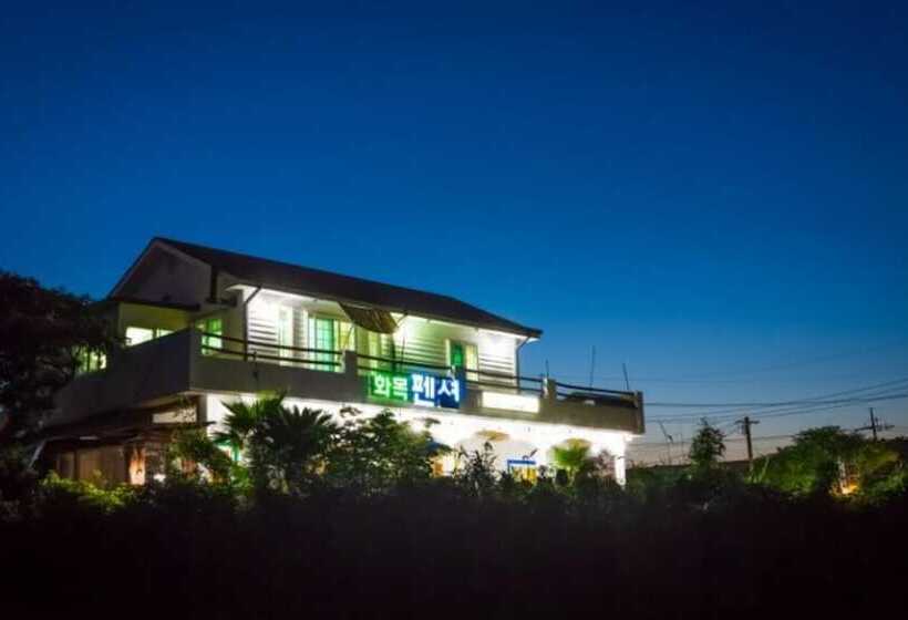 Seogwipo Hwamok Pension