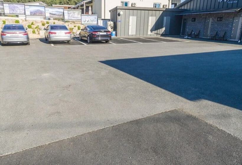 Yanggu Butterfly Pension