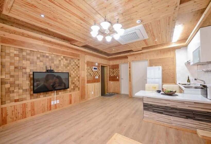 Yeosu Sea And Starnight Pension