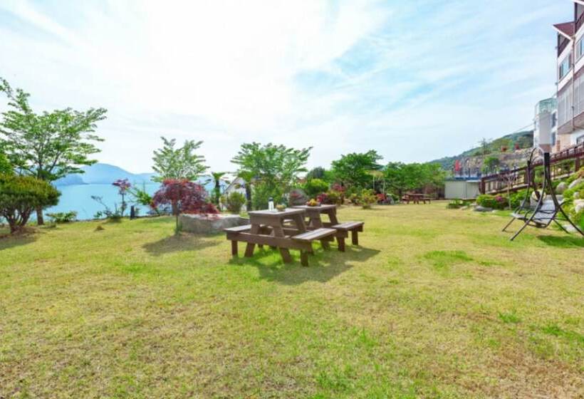 Geoje Badageurigo Pension