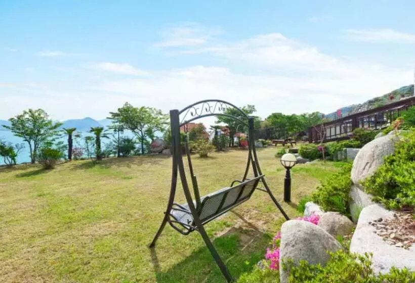 Geoje Badageurigo Pension