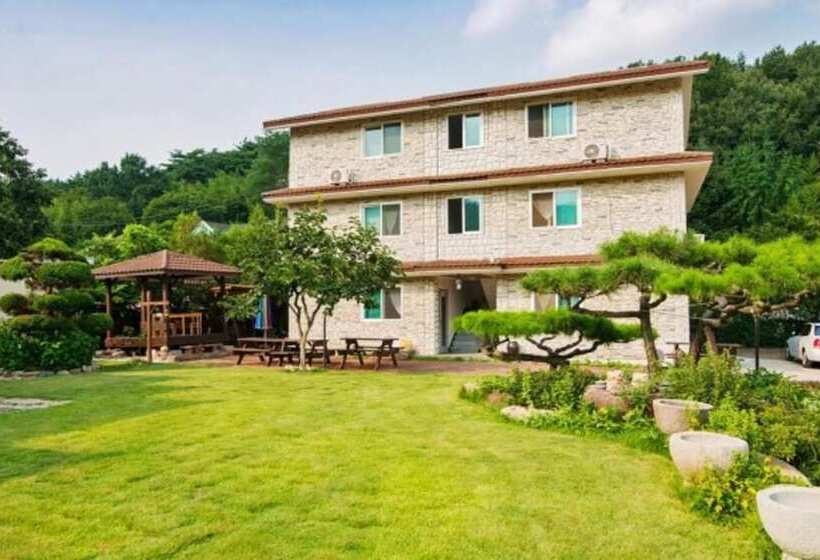 Gyeongju Bonjour Pension