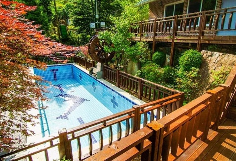 Gapyeong Supeuro Ganeungil Pension