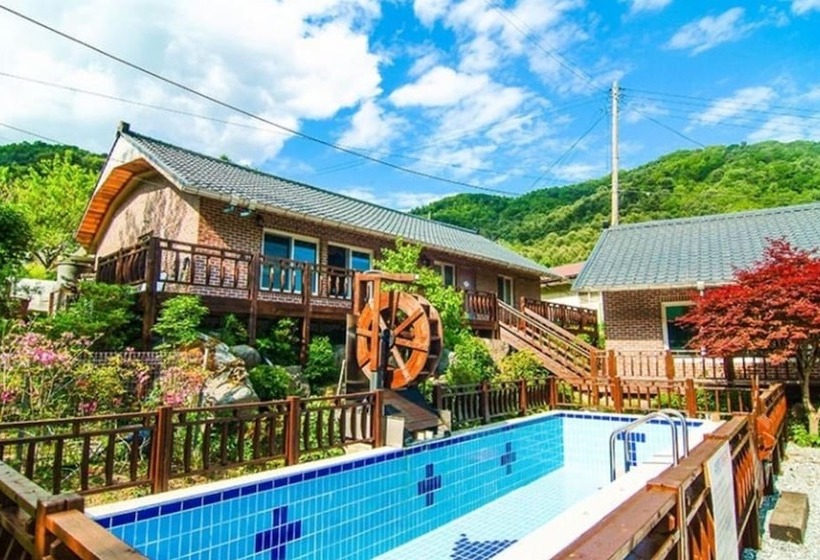 Gapyeong Supeuro Ganeungil Pension