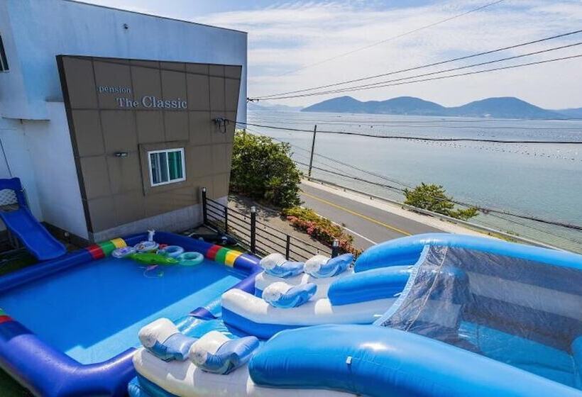 Geoje Rockspa Pension