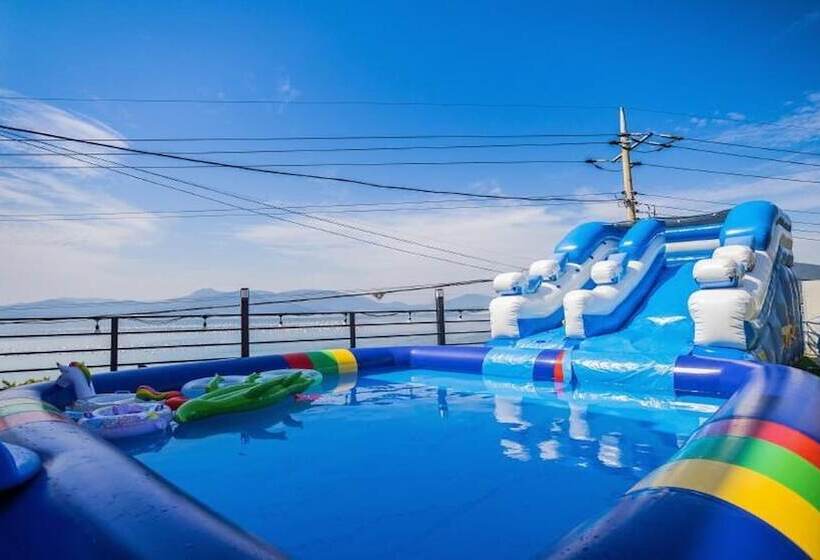 Geoje Rockspa Pension