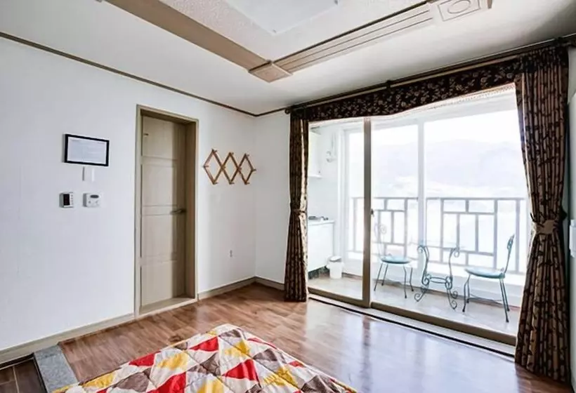 Geoje Rojas Condo Pension