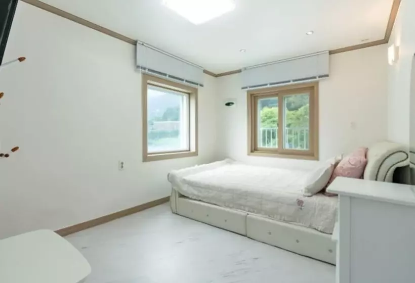 Geojedo Hansol Pension