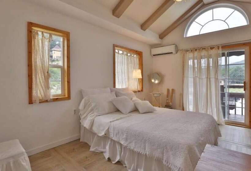 Gyeongju Tenderness Pension