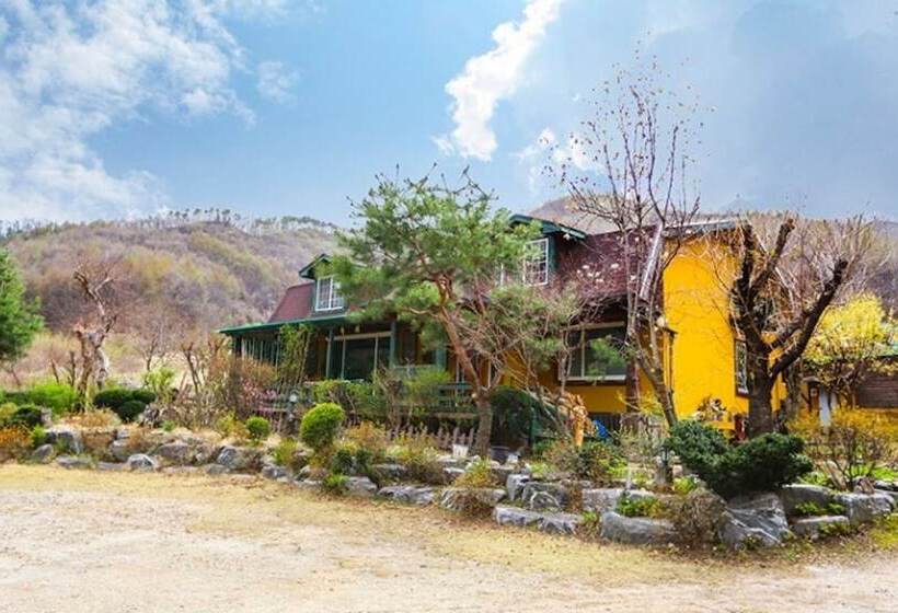 Hoengseong Sigollageune Pension