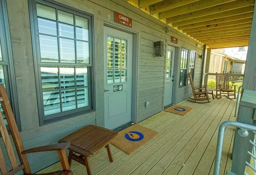 Hotelli Wildwood Resort & Marina