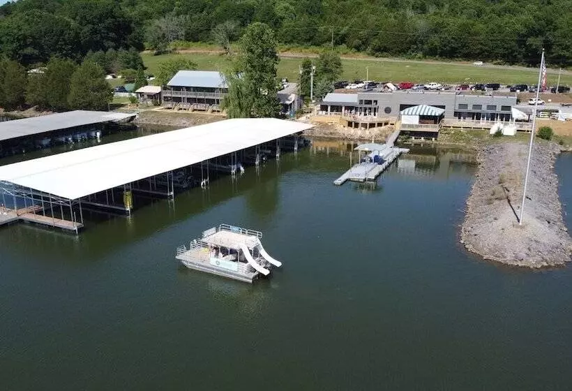 Hotelli Wildwood Resort & Marina