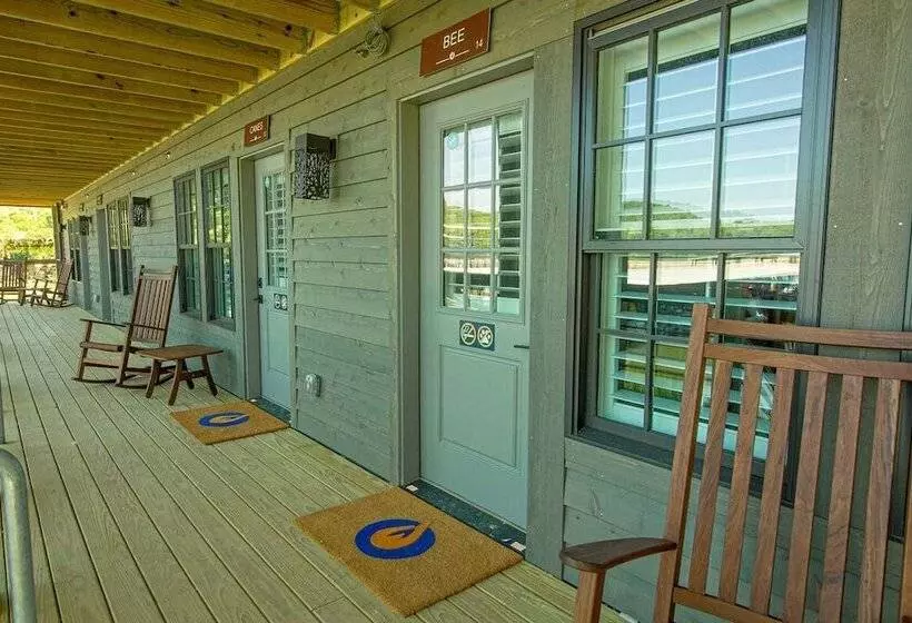 Hotelli Wildwood Resort & Marina