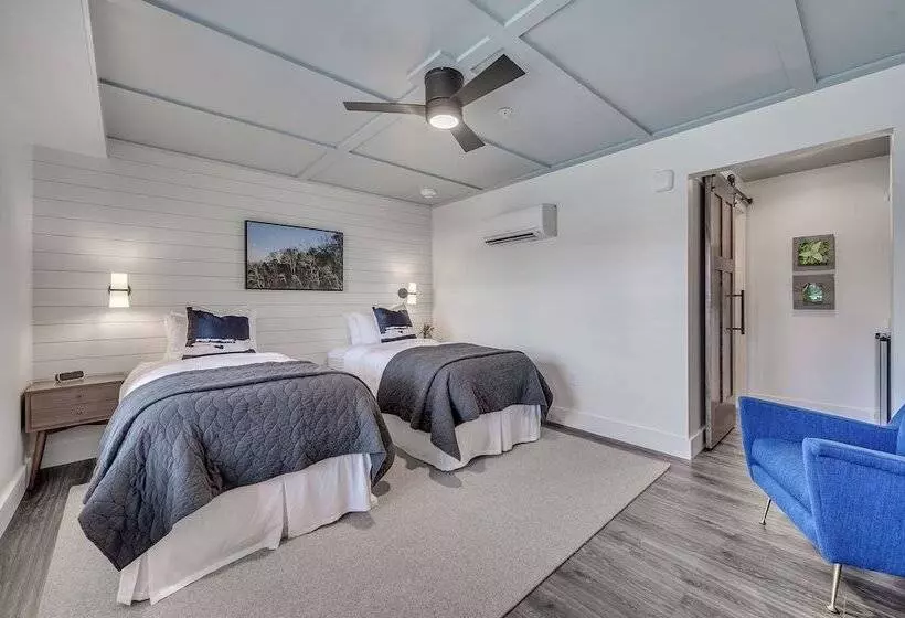 Hotelli Wildwood Resort & Marina