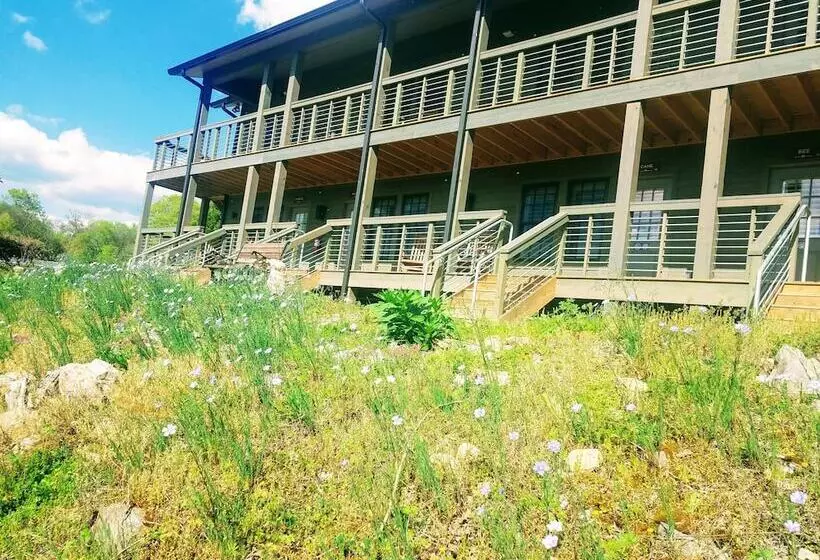 Hotelli Wildwood Resort & Marina