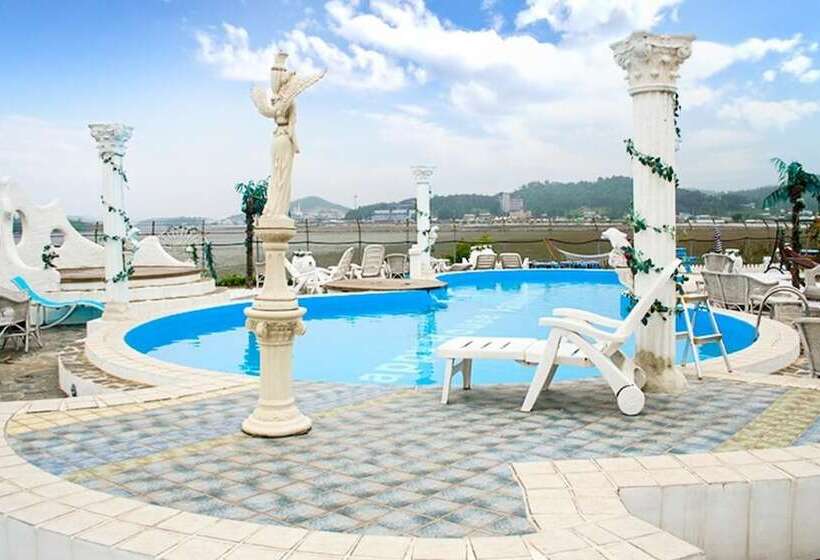 Hwaseong Santorini Pension 8