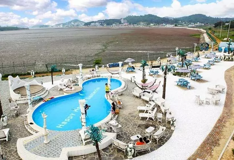 Hwaseong Santorini Pension 8