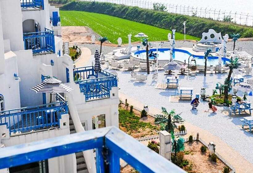 Hwaseong Santorini Pension 8