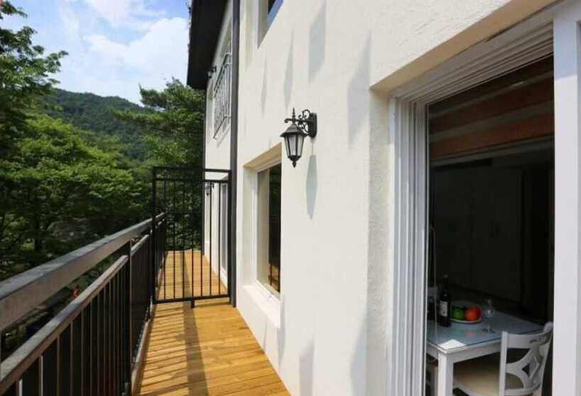Jecheon Nine Valley Pension