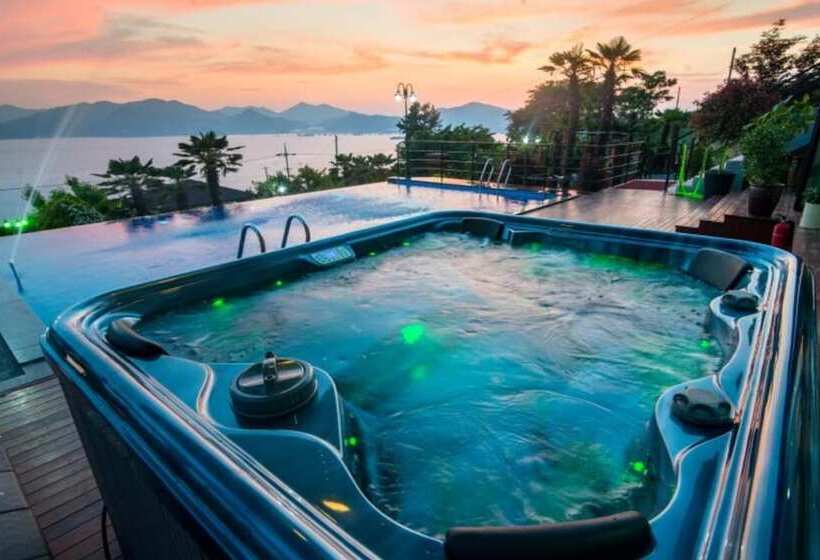 Namhae Skyblue Sea Pension
