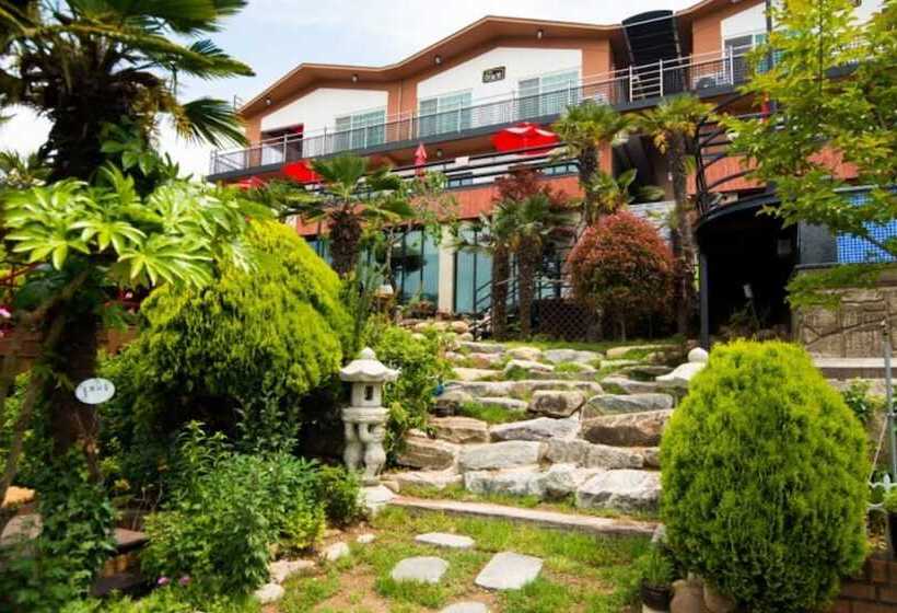 Namhae Skyblue Sea Pension