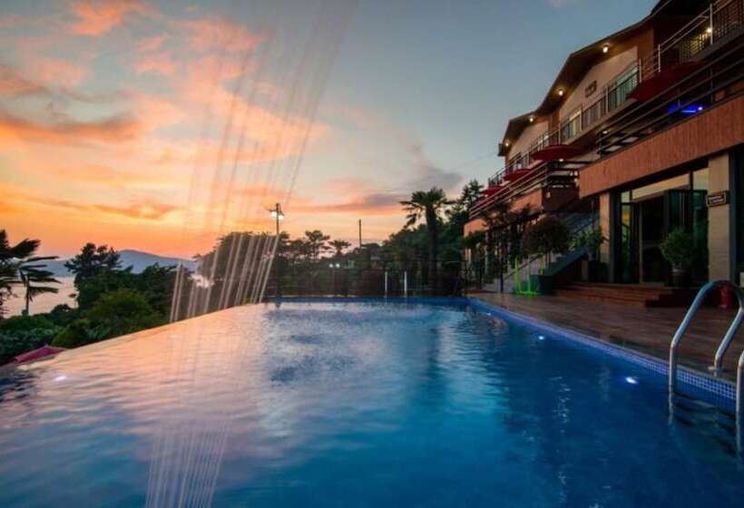 Namhae Skyblue Sea Pension