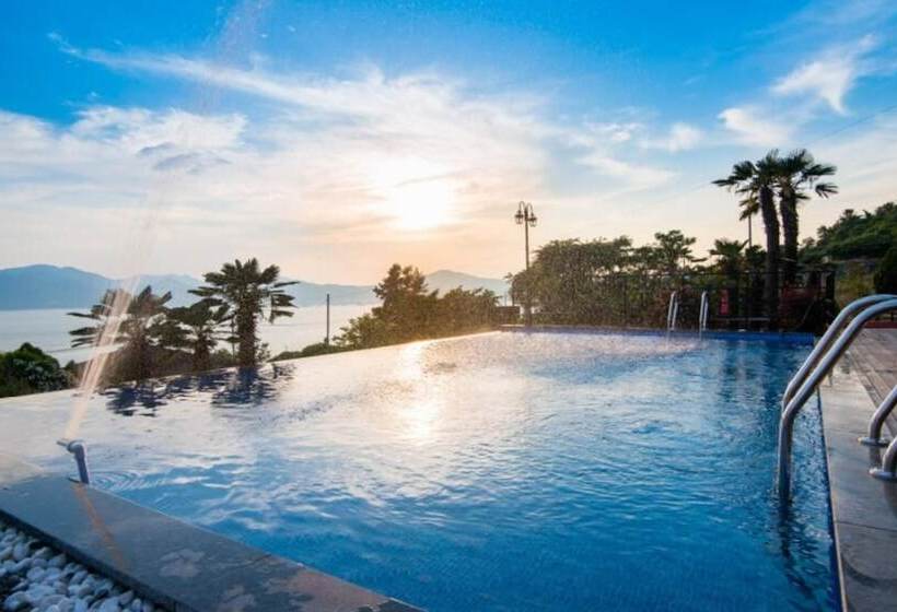 Namhae Skyblue Sea Pension